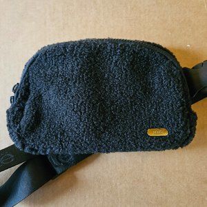 NEW WITHOUT TAGS Lole Black Sherpa Belt Bag